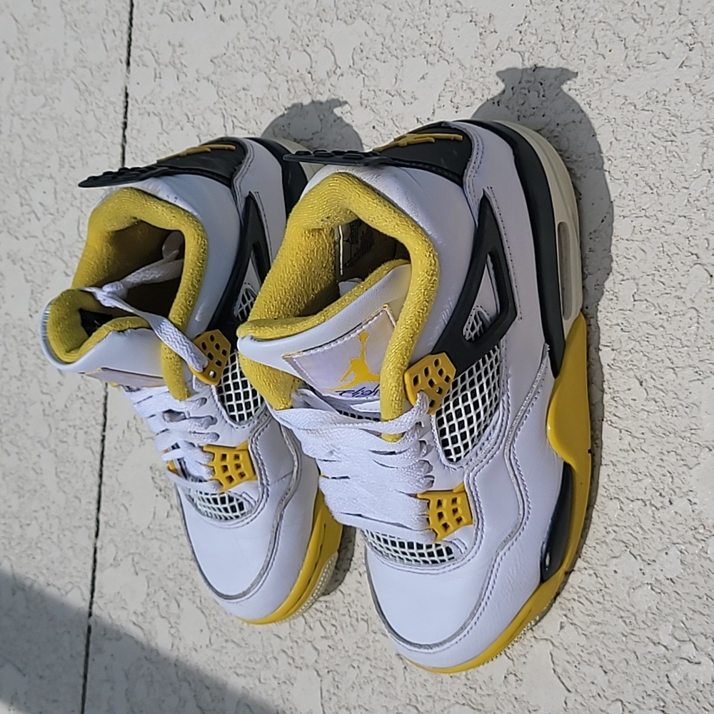 Nike Air Jordan 4 Retro Vivid Sulfur Yellow White Black Youth 5.5 Sneakers